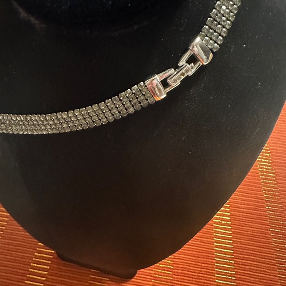 Elegant Swarovski Necklace with Crystal Accent - Picture 5 of 5